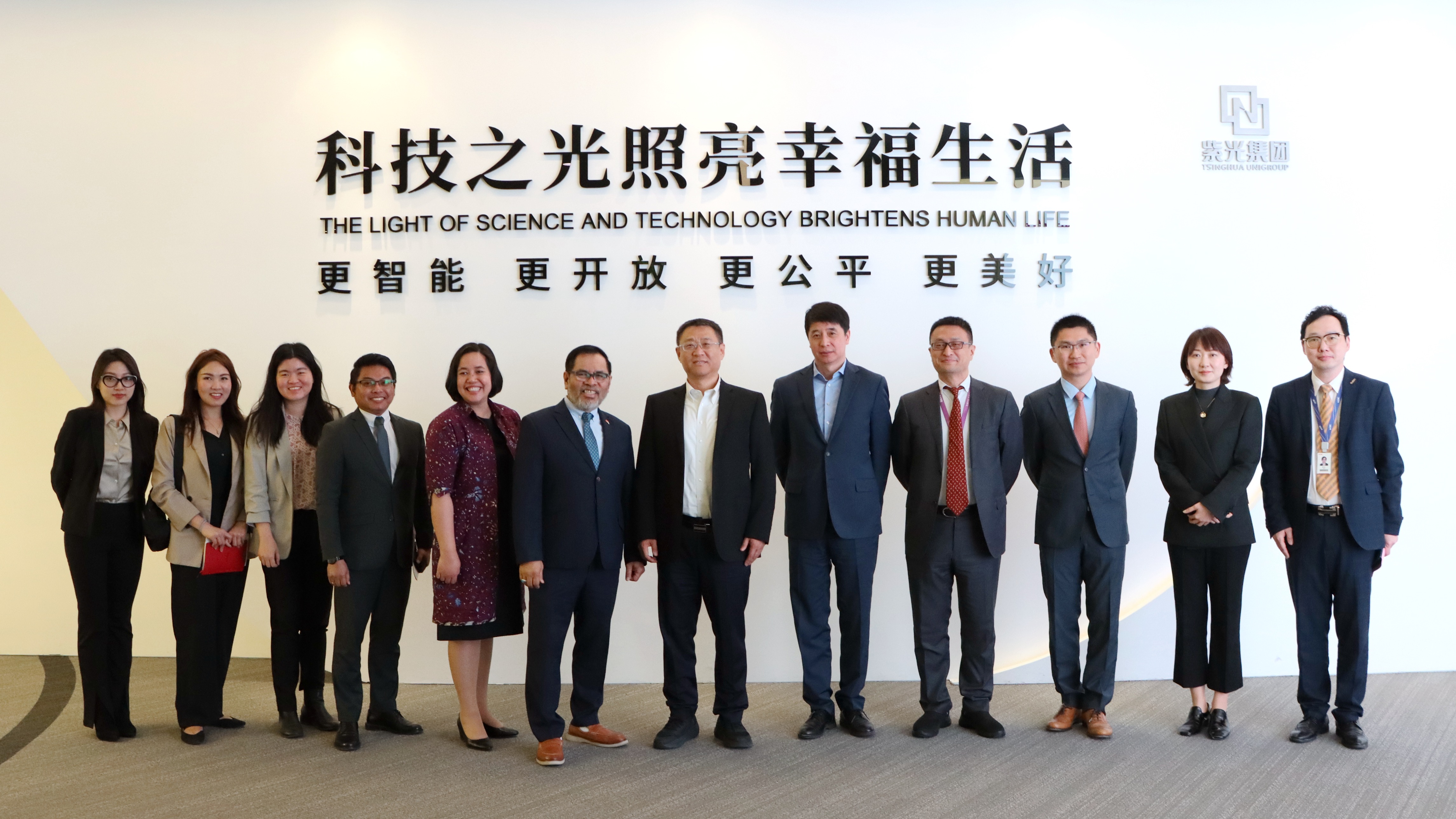 印尼驻华大使周浩黎一行到访总集团